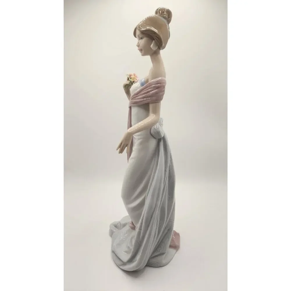 Lladro 6366 Summer Infatuation Figurine 12.5